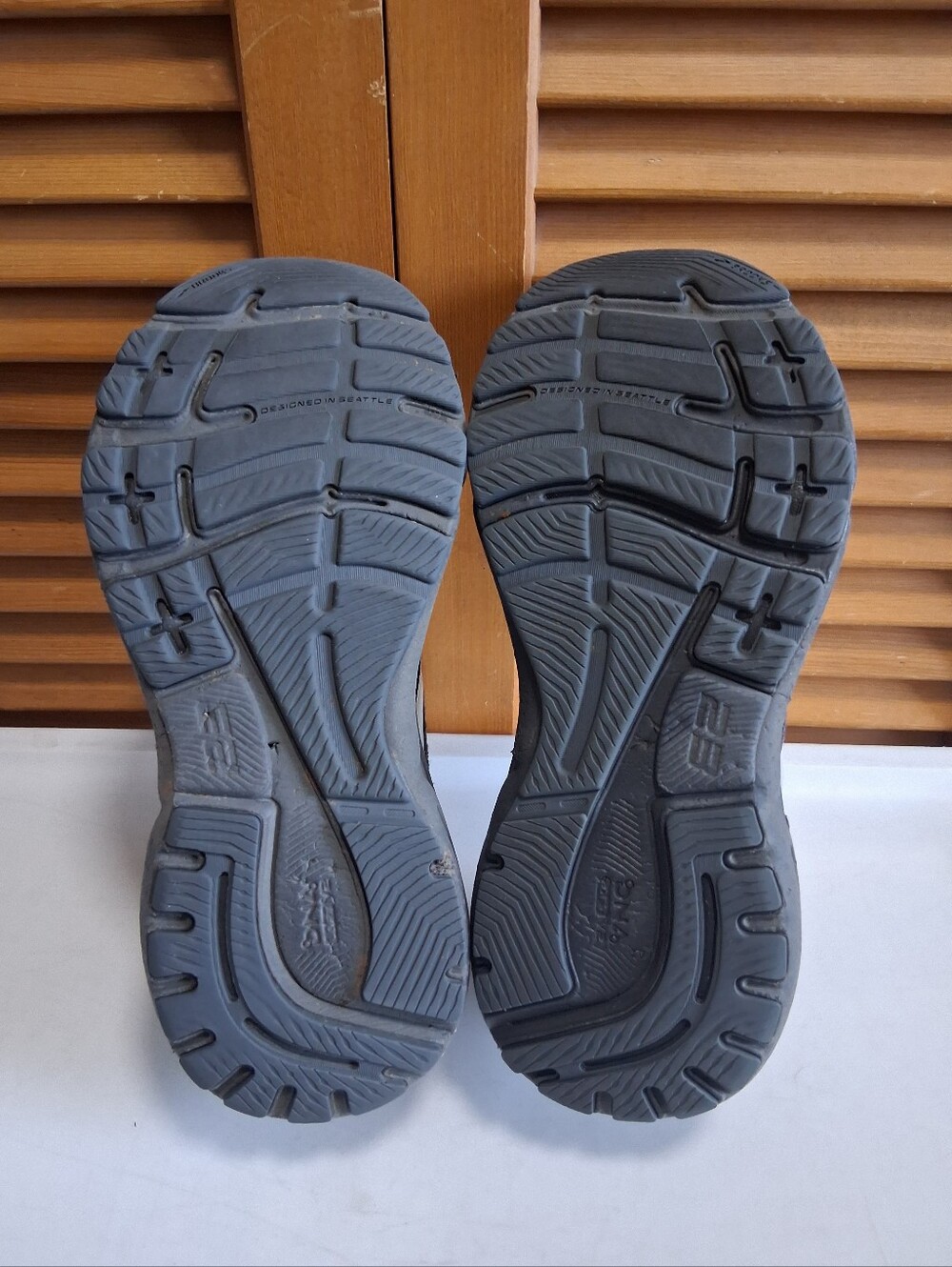 Brooks Women's Adrenaline GTS 23 Athletic Running Sneakers 8 Medium - Picture 6 of 7